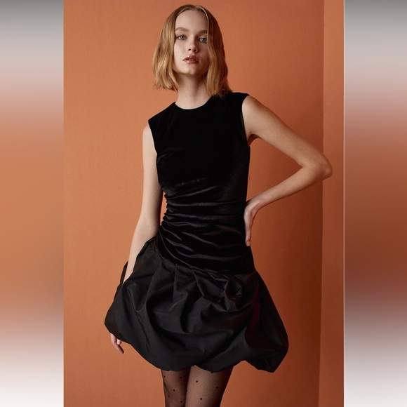 Wearhause Barbora Dress size Small - Picture 5 of 6